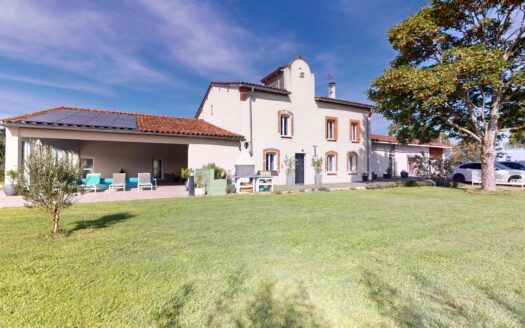 Ferme avec deux habitations et dépendances sur terrain de 6500m2